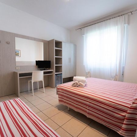 Hotel Dafne Punta Marina Esterno foto