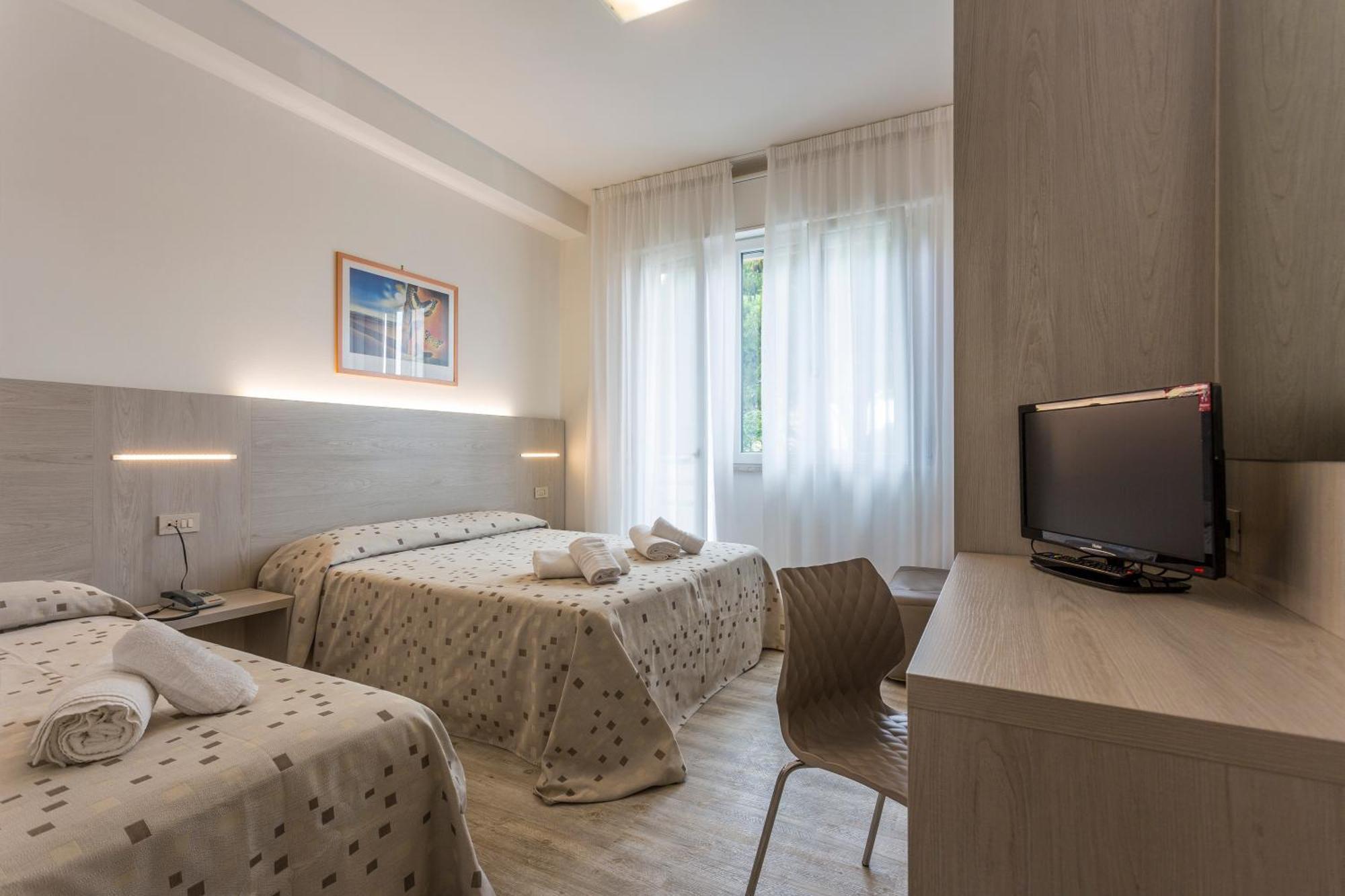 Hotel Dafne Punta Marina Esterno foto