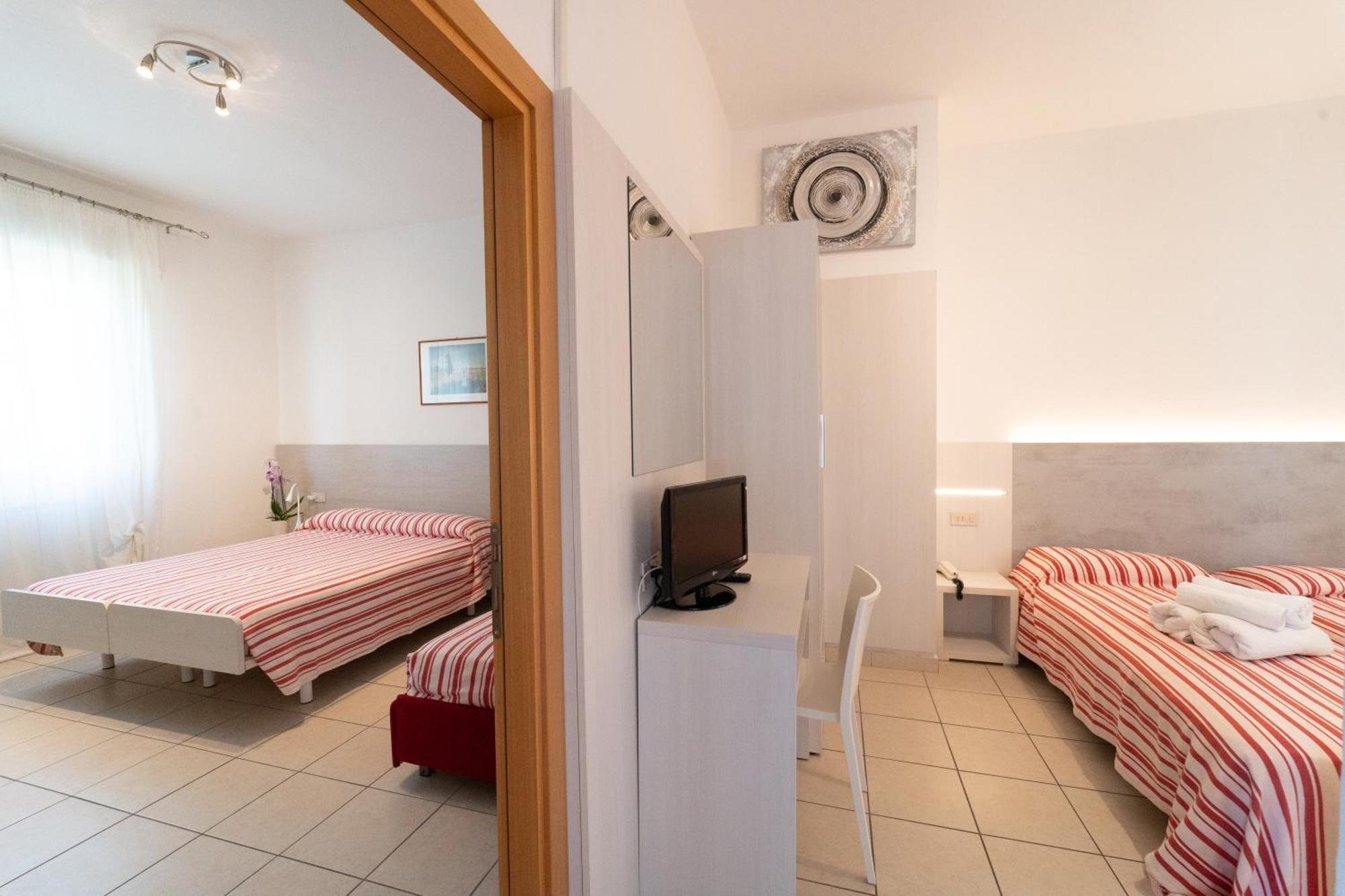 Hotel Dafne Punta Marina Esterno foto