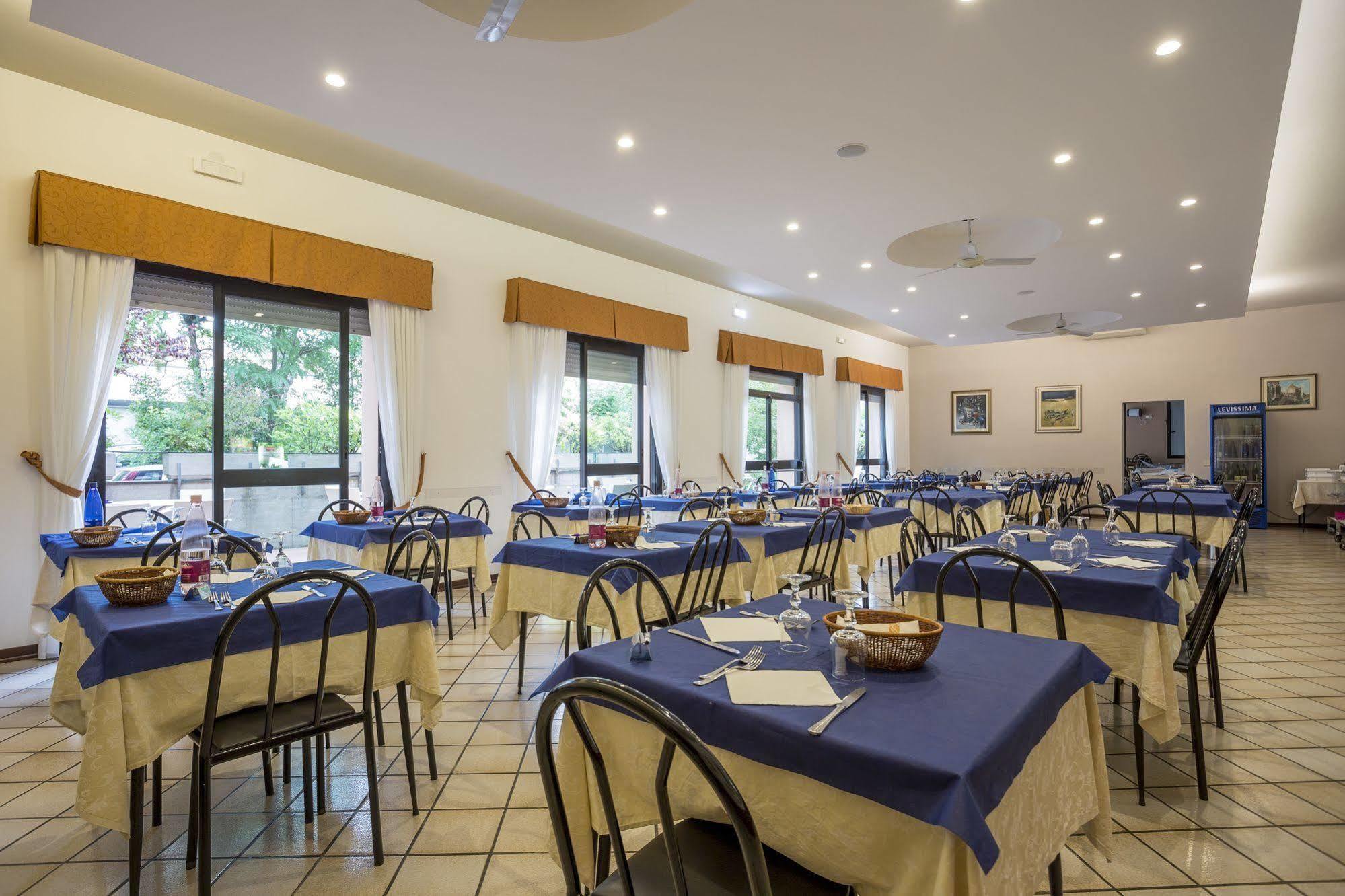 Hotel Dafne Punta Marina Esterno foto