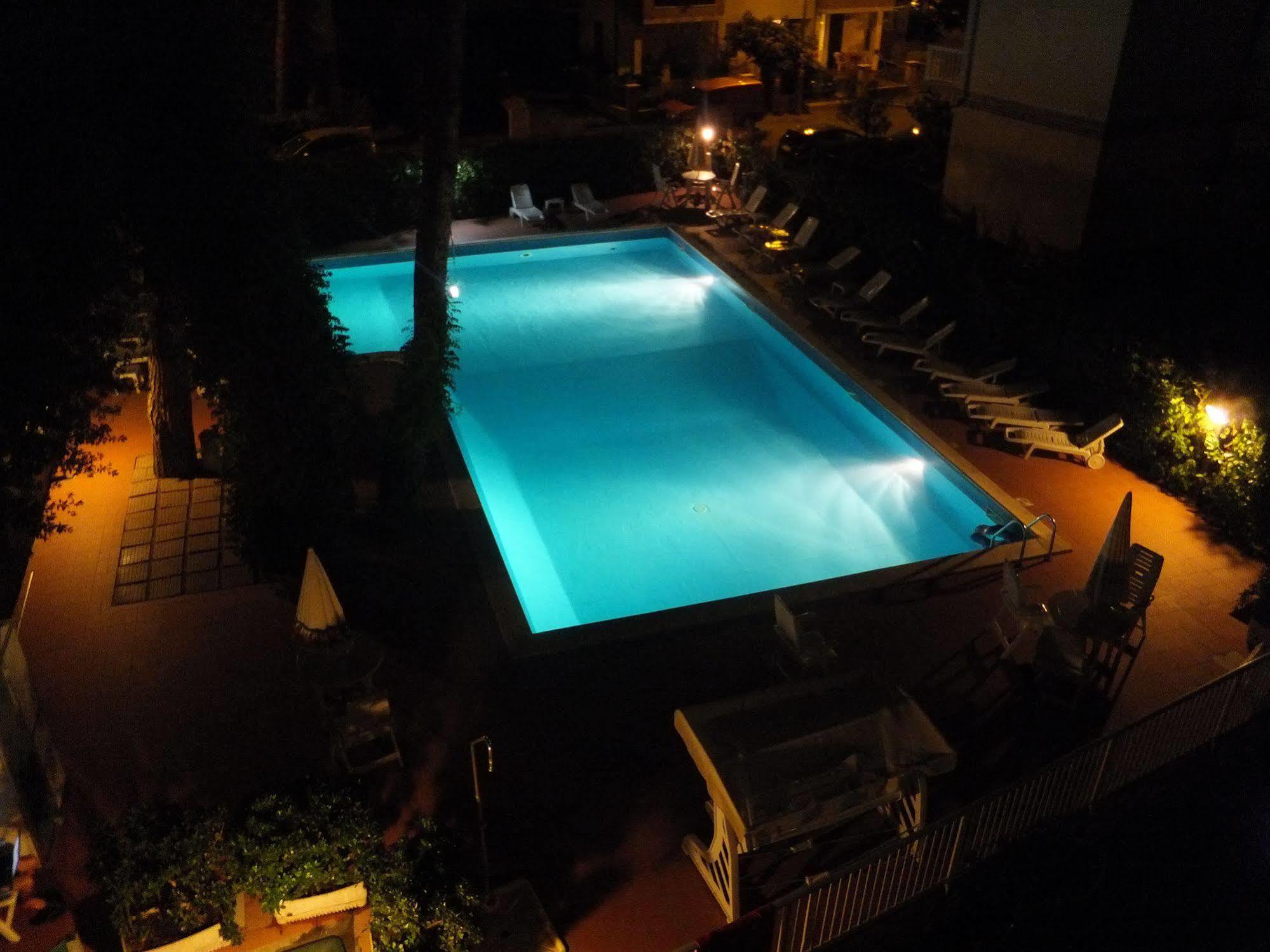 Hotel Dafne Punta Marina Esterno foto