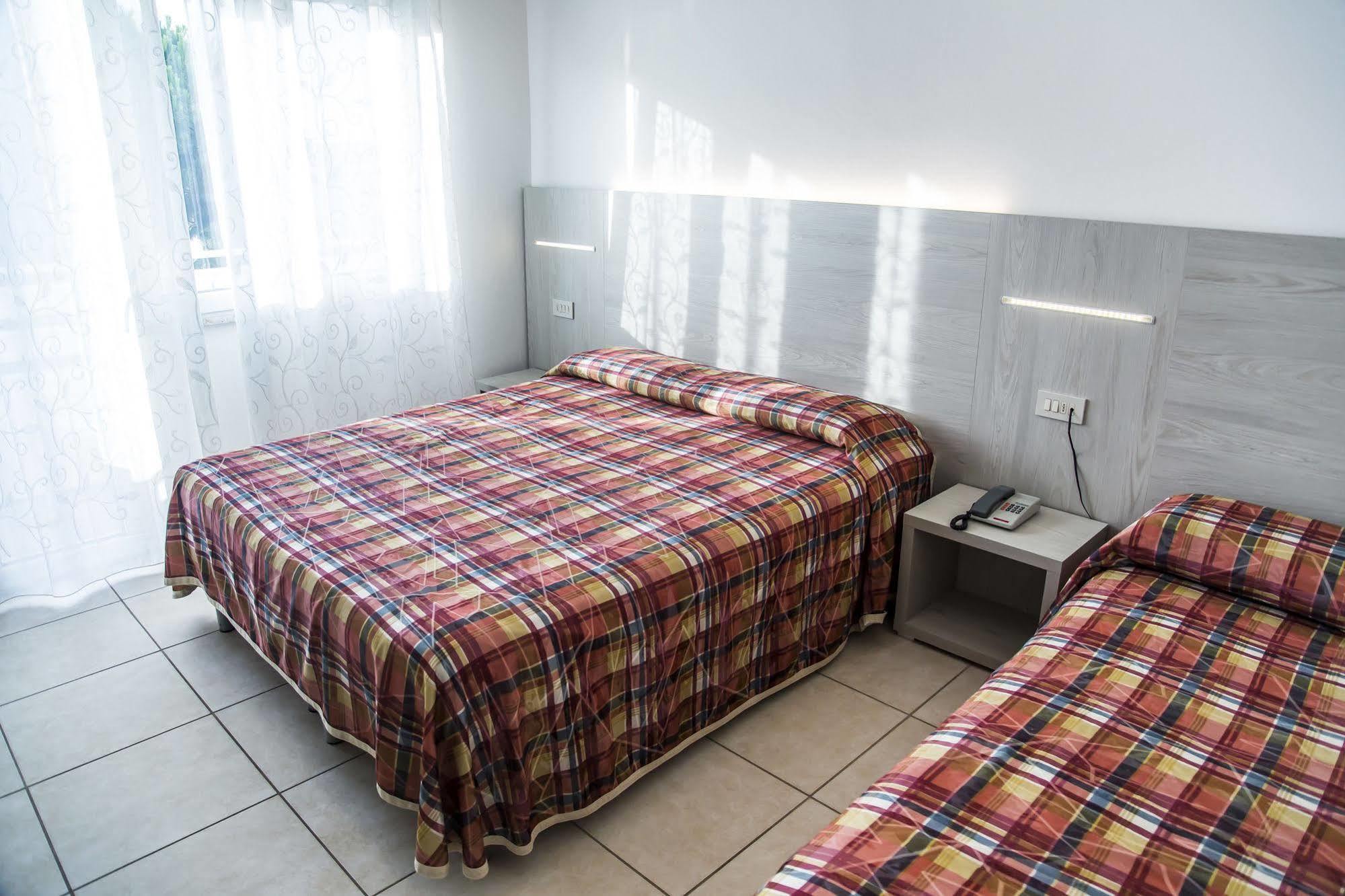 Hotel Dafne Punta Marina Esterno foto